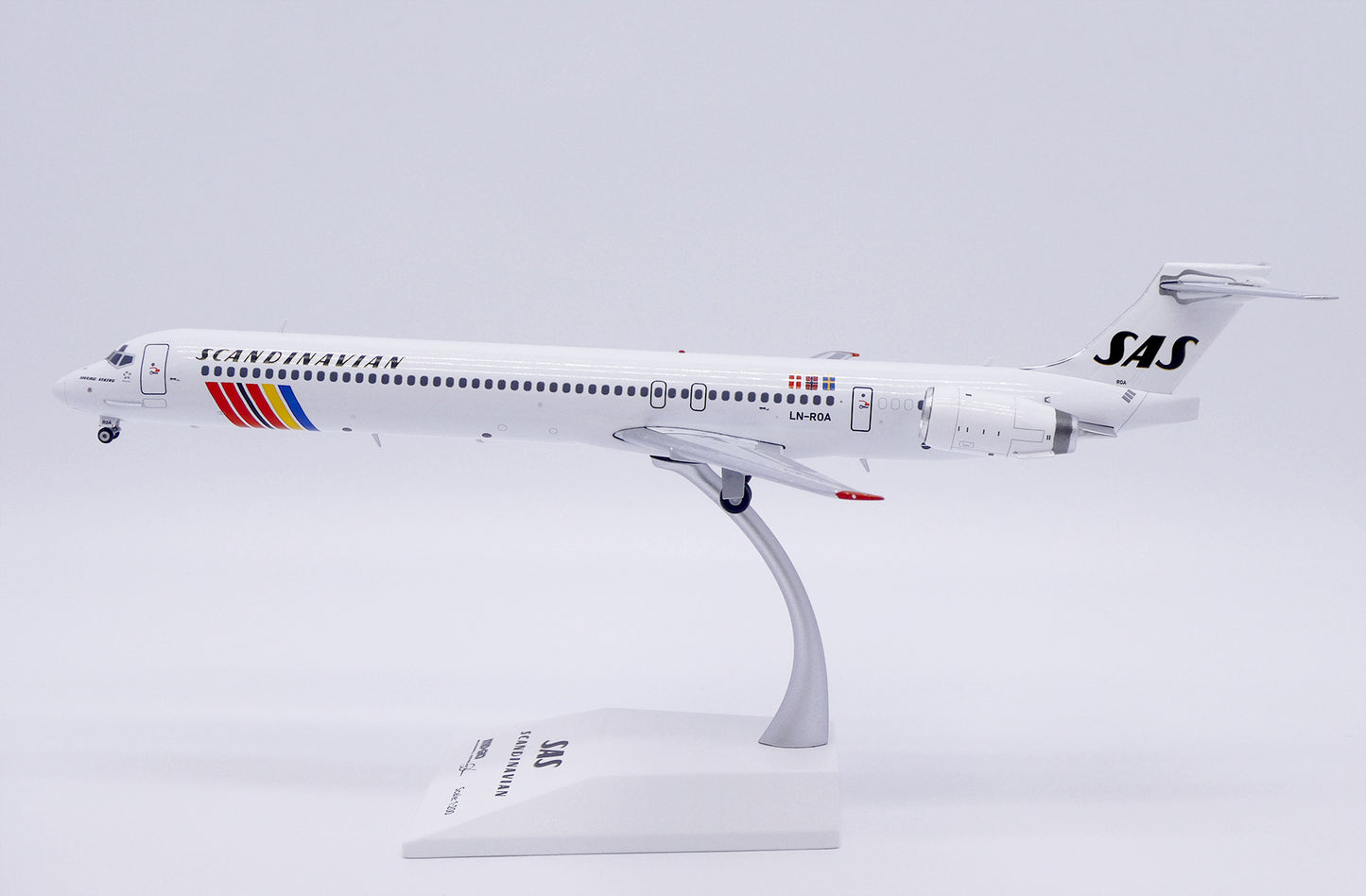 JC WINGS MD-90 OC SCANDINAVIAN AIRLINES (SAS) REG: LN-ROA