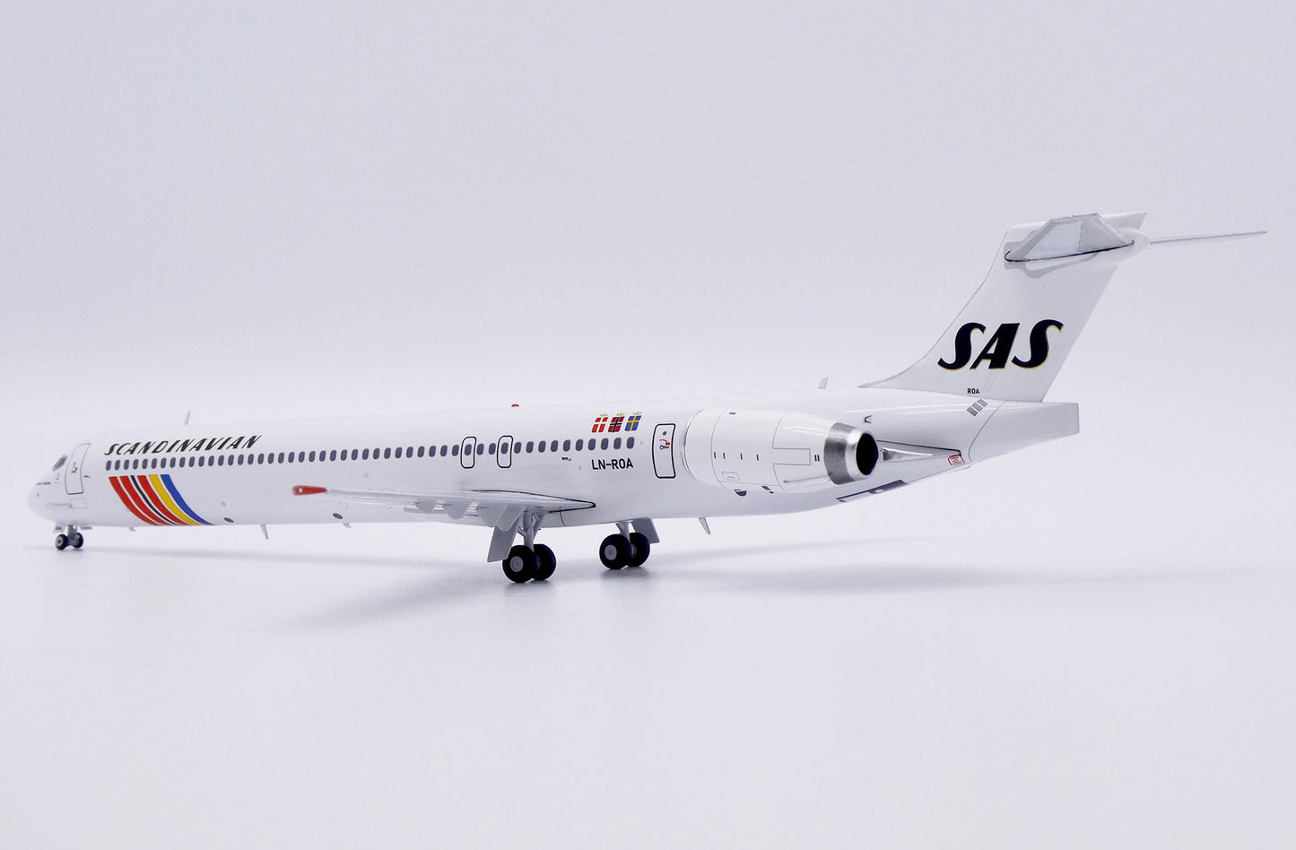 JC WINGS MD-90 OC SCANDINAVIAN AIRLINES (SAS) REG: LN-ROA