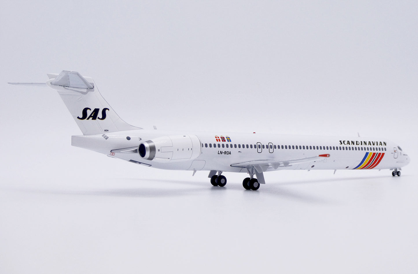 JC WINGS MD-90 OC SCANDINAVIAN AIRLINES (SAS) REG: LN-ROA