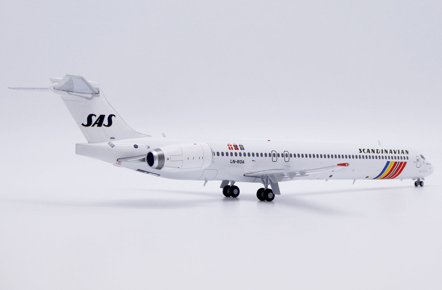 JC WINGS MD-90 OC SCANDINAVIAN AIRLINES (SAS) REG: LN-ROA