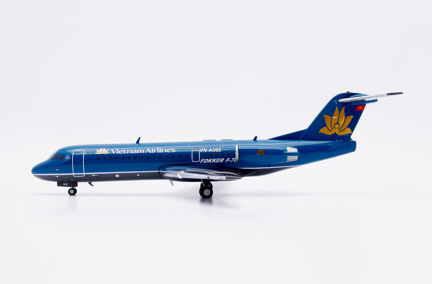 JC WINGS FOKKER 70 VIETNAM AIRLINES REG: VN-A502