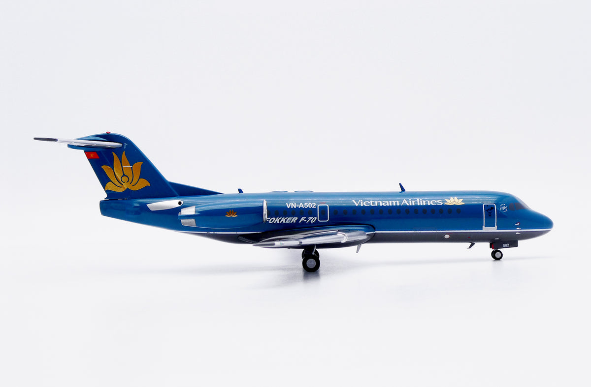 JC WINGS FOKKER 70 VIETNAM AIRLINES REG: VN-A502