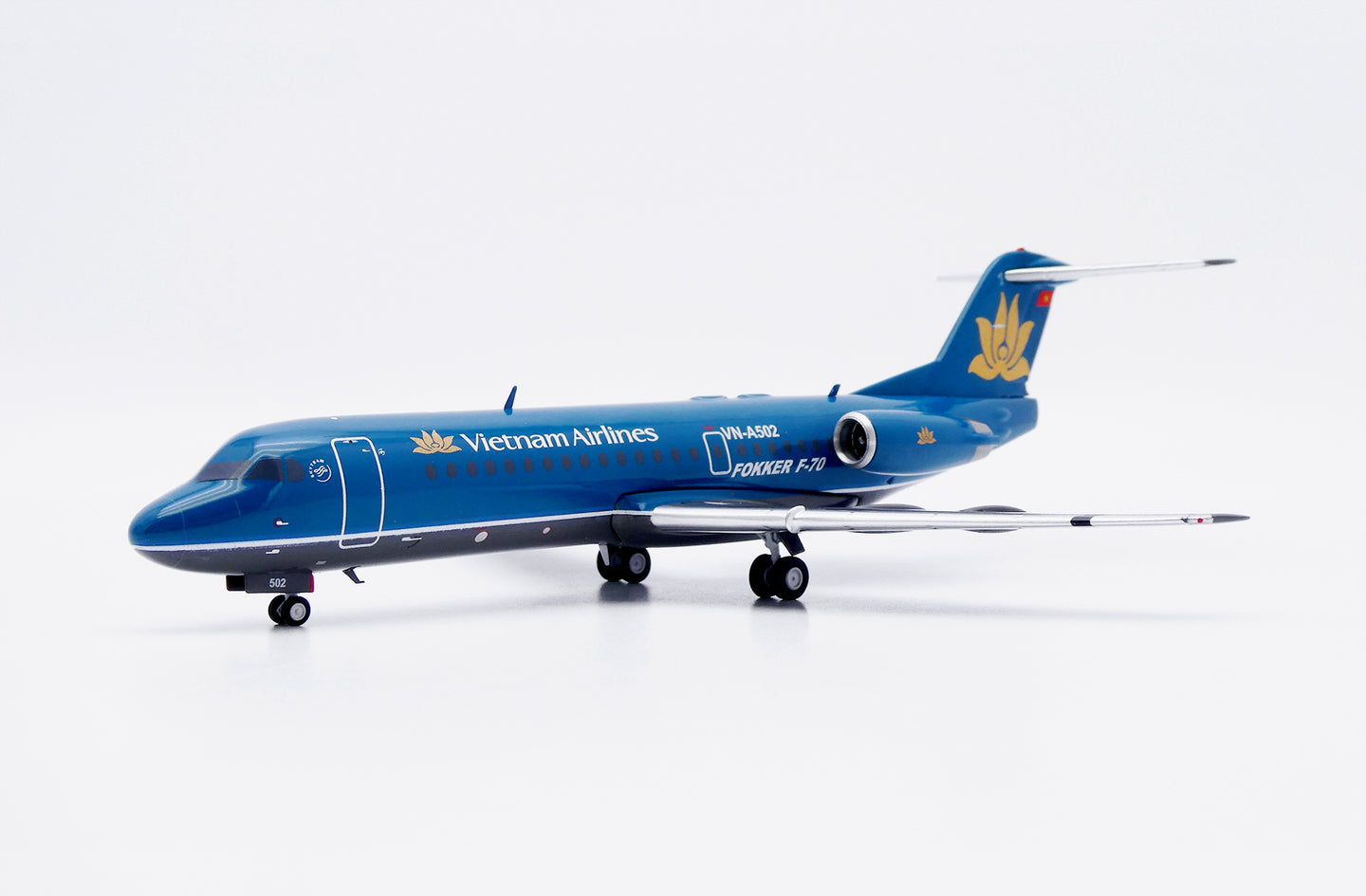 JC WINGS FOKKER 70 VIETNAM AIRLINES REG: VN-A502