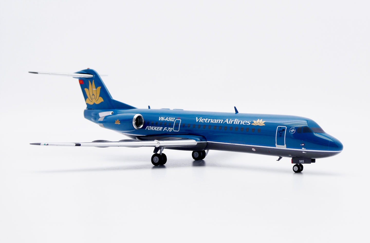 JC WINGS FOKKER 70 VIETNAM AIRLINES REG: VN-A502