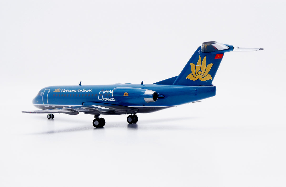 JC WINGS FOKKER 70 VIETNAM AIRLINES REG: VN-A502