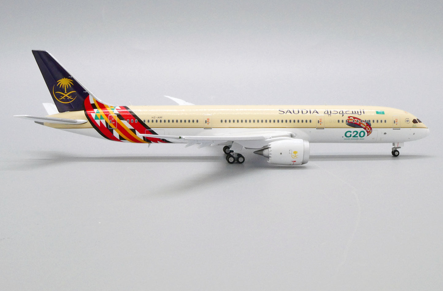 JC WINGS B787-9 SAUDI ARABIAN AIRLINES "G20 SAUDI ARABIA 2020" (FLAP DOWN) REG: HZ-ARF