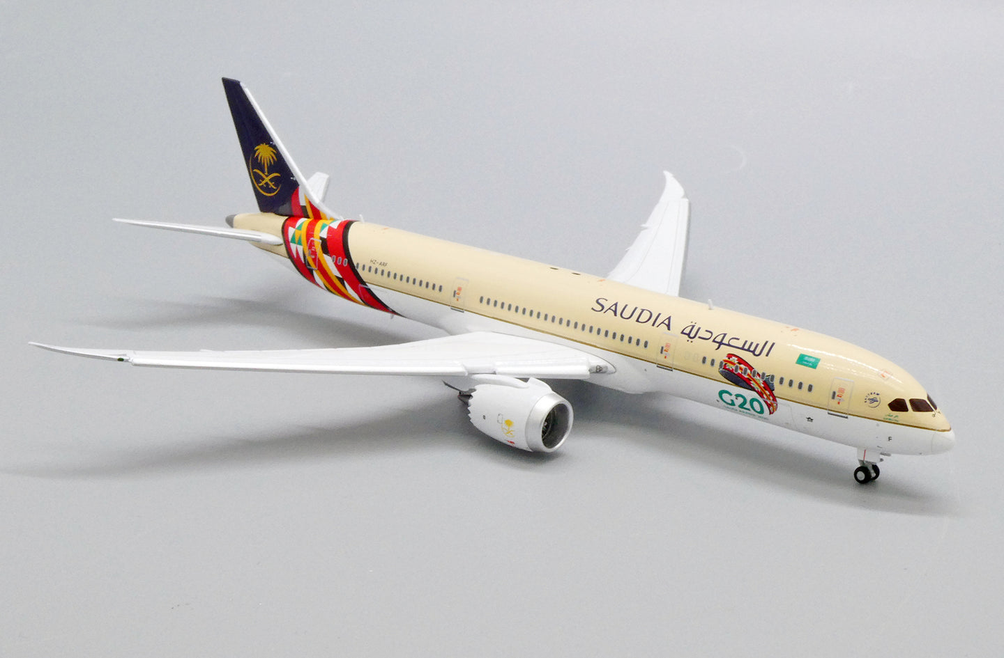 JC WINGS B787-9 SAUDI ARABIAN AIRLINES "G20 SAUDI ARABIA 2020" (FLAP DOWN) REG: HZ-ARF