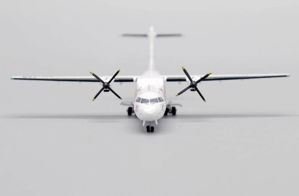 JCWINGS ATR 72-200 THAI AIRWAYS REG: HS-TRB