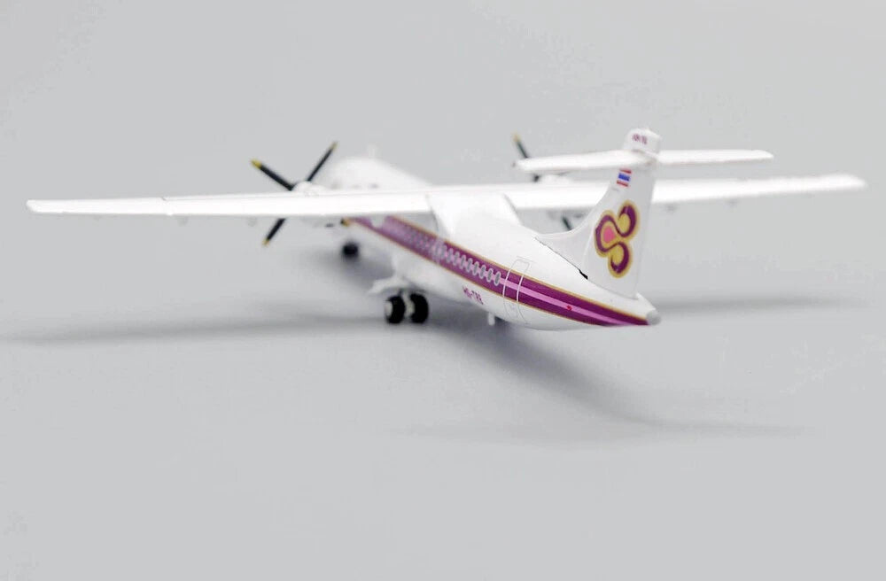 JCWINGS ATR 72-200 THAI AIRWAYS REG: HS-TRB