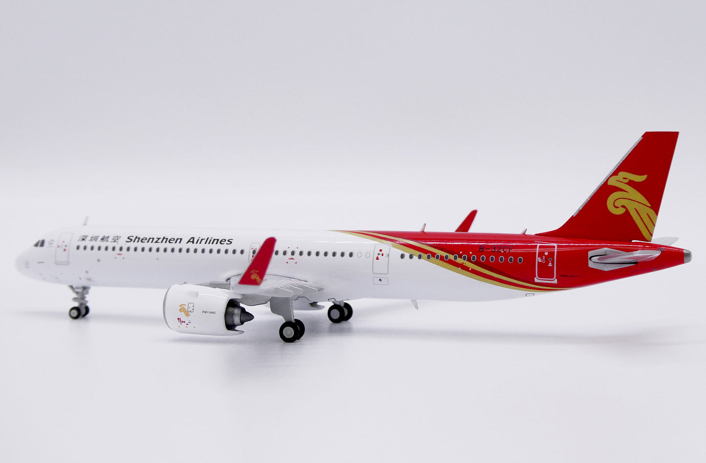 JC WINGS A321NEO SHENZHEN AIRLINES REG: B-32CF