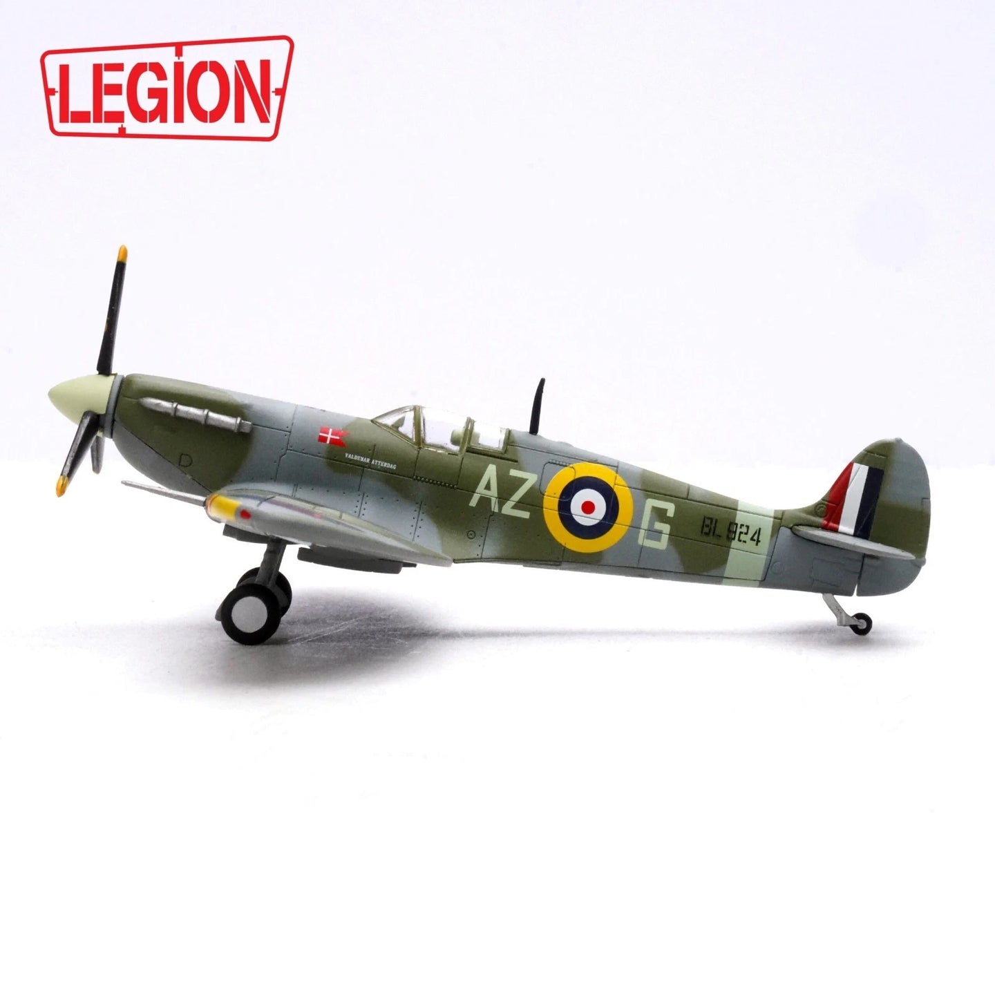 PANZERKAMPF SUPERMARINE SPITFIRE MKVB BL924/AZ-G 234 SQN RAF FLOWN BY P/O AXEL A.SVENDSEN TANGMERE 1942