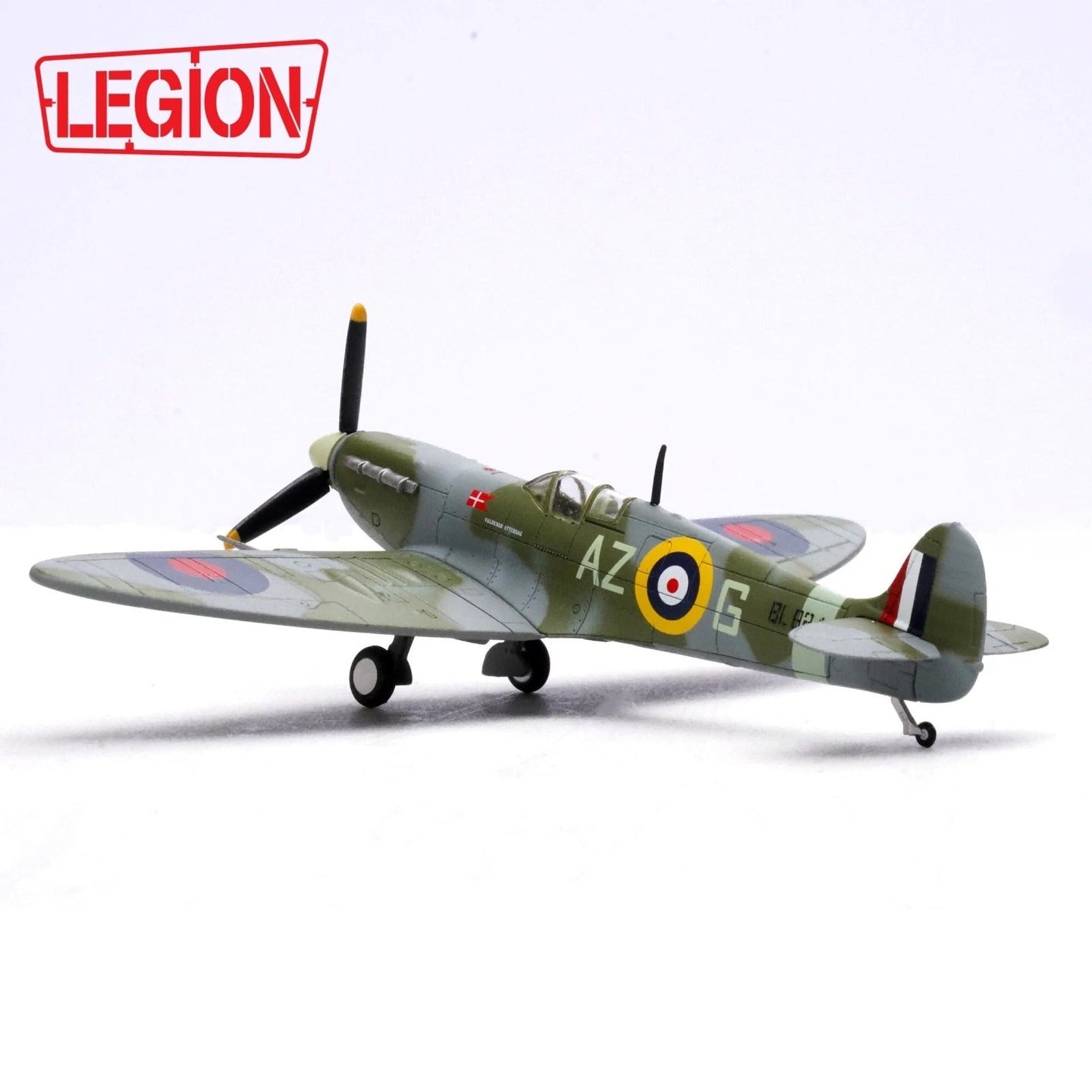 PANZERKAMPF SUPERMARINE SPITFIRE MKVB BL924/AZ-G 234 SQN RAF FLOWN BY P/O AXEL A.SVENDSEN TANGMERE 1942