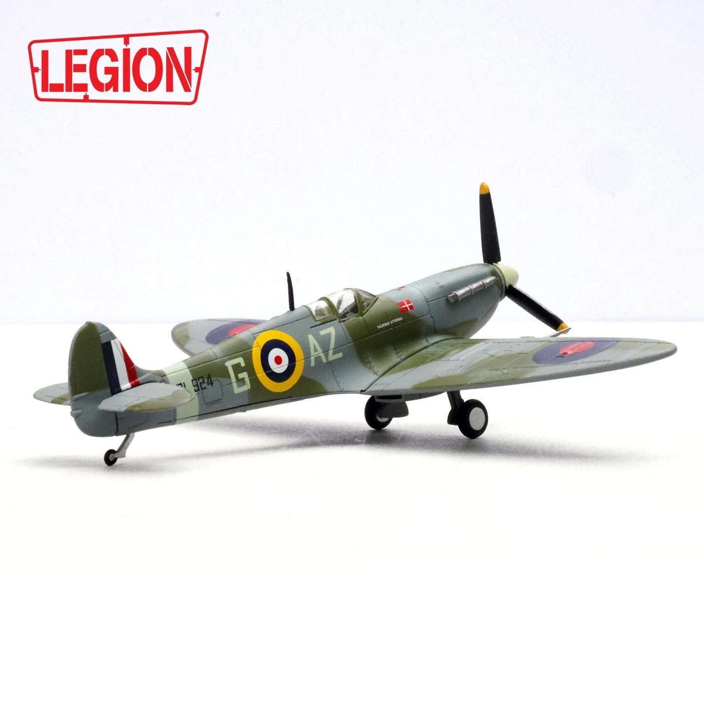 PANZERKAMPF SUPERMARINE SPITFIRE MKVB BL924/AZ-G 234 SQN RAF FLOWN BY P/O AXEL A.SVENDSEN TANGMERE 1942