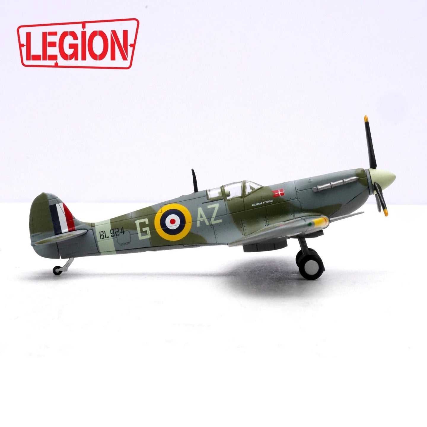 PANZERKAMPF SUPERMARINE SPITFIRE MKVB BL924/AZ-G 234 SQN RAF FLOWN BY P/O AXEL A.SVENDSEN TANGMERE 1942