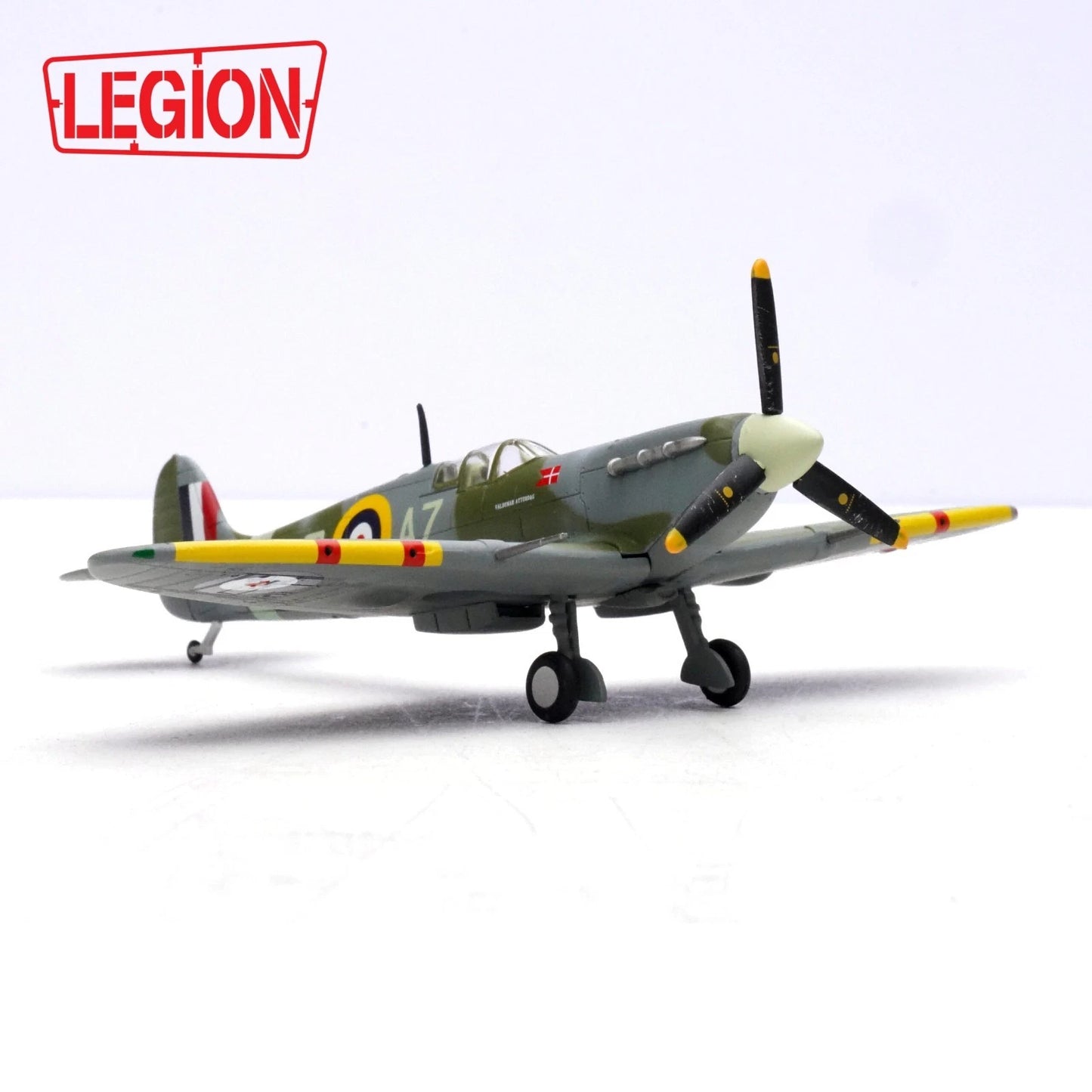 PANZERKAMPF SUPERMARINE SPITFIRE MKVB BL924/AZ-G 234 SQN RAF FLOWN BY P/O AXEL A.SVENDSEN TANGMERE 1942