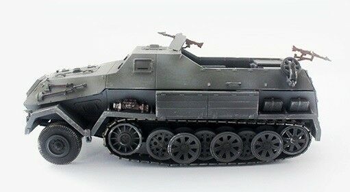 PRECISION MODEL ART WW2 GERMAN ARMY HALF TRACK