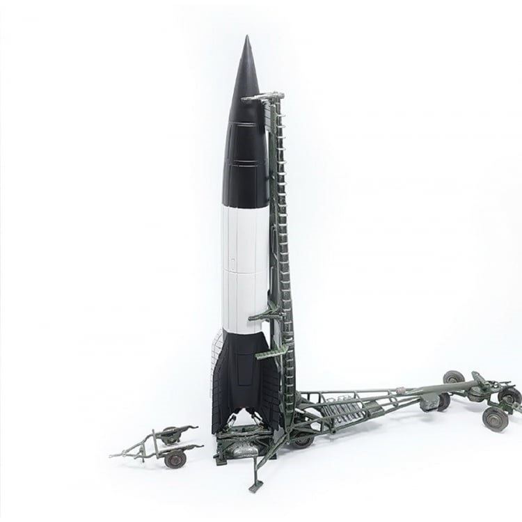 PRECISION MODEL ART V2 ROCKET GERMAN ARMY 1945 WITH LAUNCH TRAILER WORLD WAR II