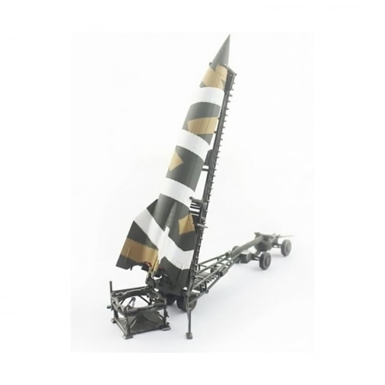 PRECISION MODEL ART WORLD WAR 2 V2 ROCKET GERMAN ARMY 1945 WITH LAUNCH TRAILER
