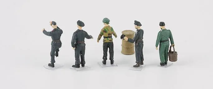 PRECISION MODEL ART GERMAN ARMOUR CREW A