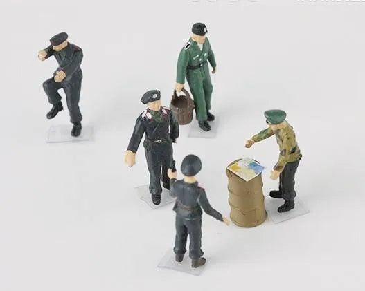 PRECISION MODEL ART GERMAN ARMOUR CREW A