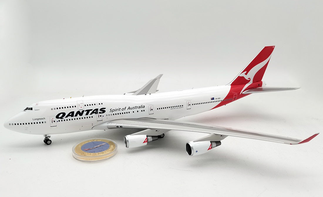 INFLIGHT 200 QANTAS B747-400 REG: VH-OEE + COLLECTORS COIN