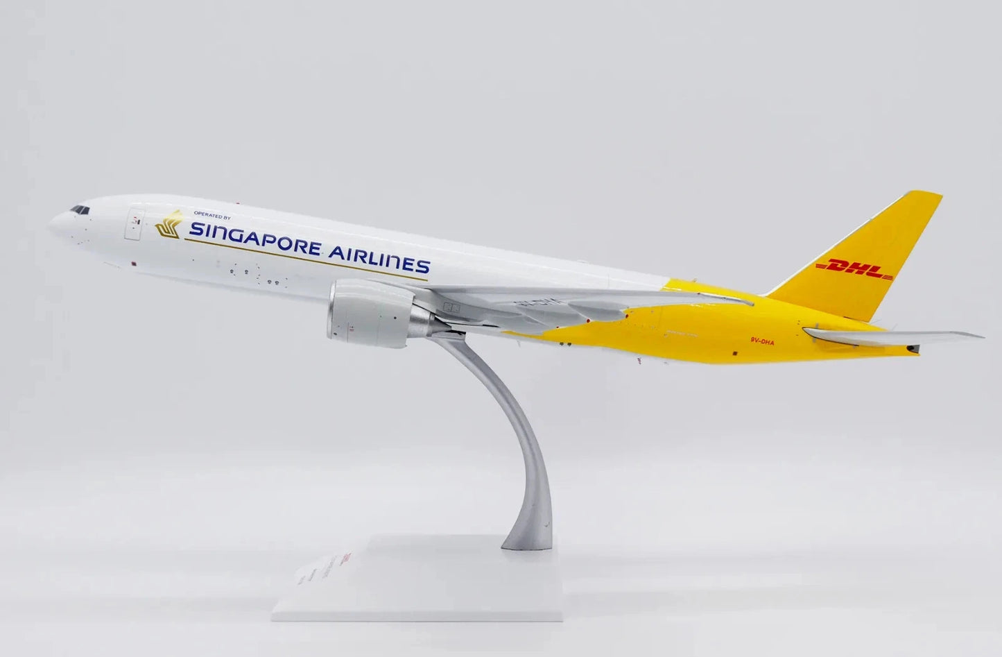 JC WINGS B777F DHL SINGAPORE AIRLINES REG: 9V-DHA