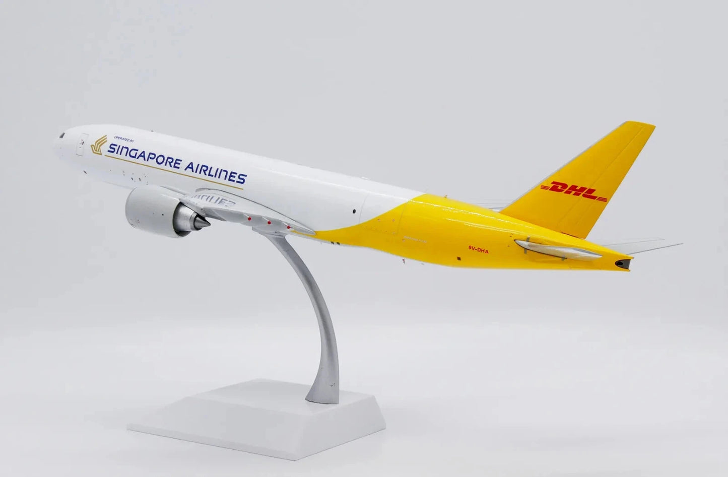 JC WINGS B777F DHL SINGAPORE AIRLINES REG: 9V-DHA
