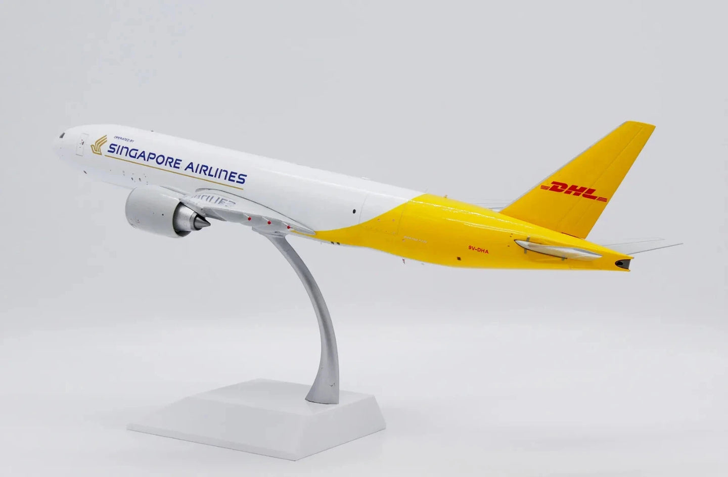 JC WINGS B777F DHL SINGAPORE AIRLINES REG: 9V-DHA