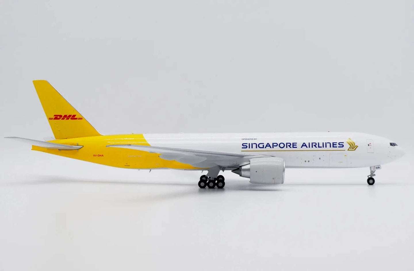 JC WINGS B777F DHL SINGAPORE AIRLINES REG: 9V-DHA