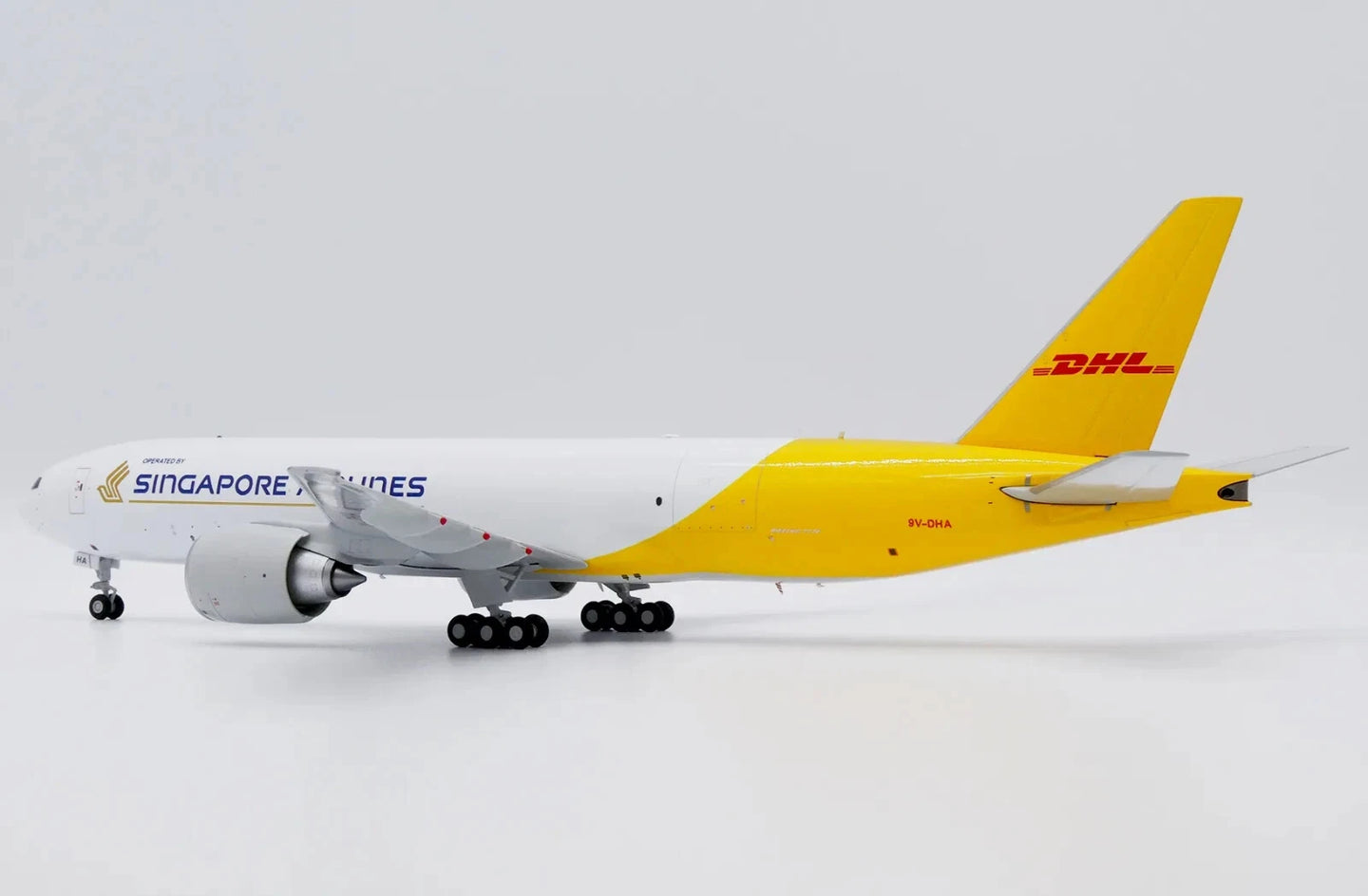JC WINGS B777F DHL SINGAPORE AIRLINES REG: 9V-DHA