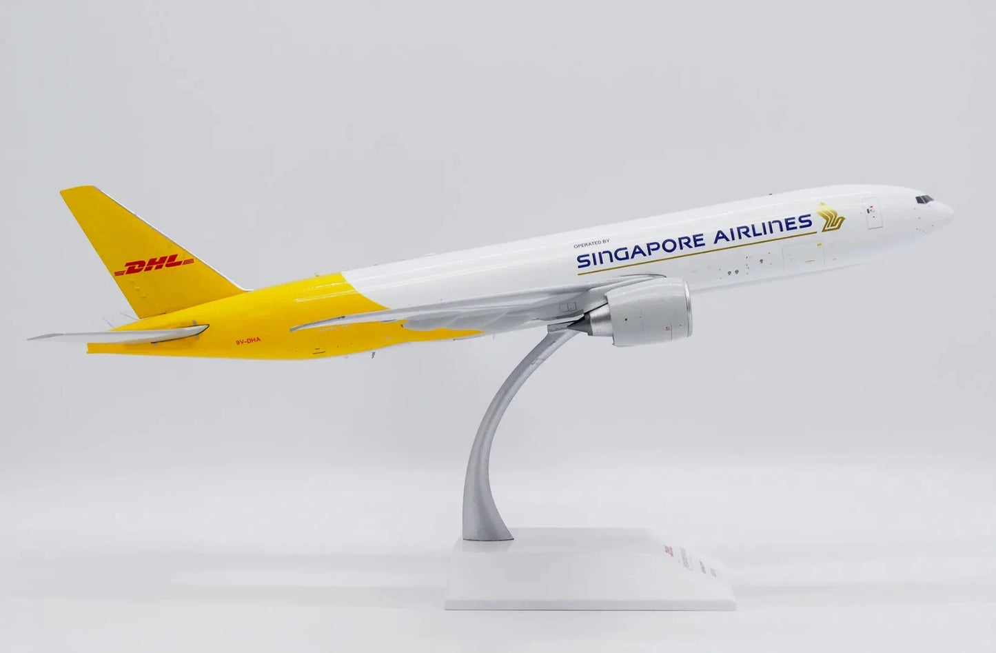 JC WINGS B777F DHL SINGAPORE AIRLINES REG: 9V-DHA