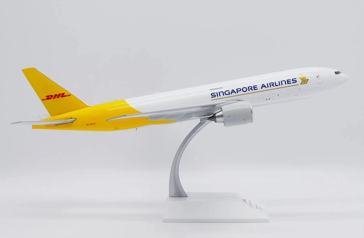 JC WINGS B777F DHL SINGAPORE AIRLINES REG: 9V-DHA