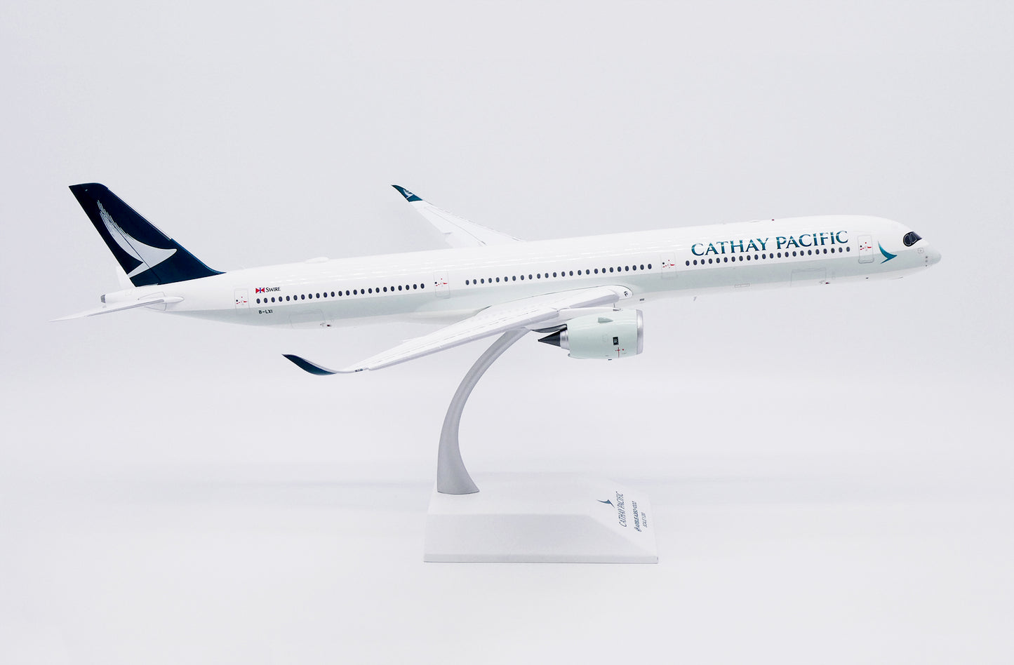 JC WINGS A350-1000XWB CATHAY PACIFIC "KAI TAK LOW PASS" (FLAPS DOWN) REG: B-LXI
