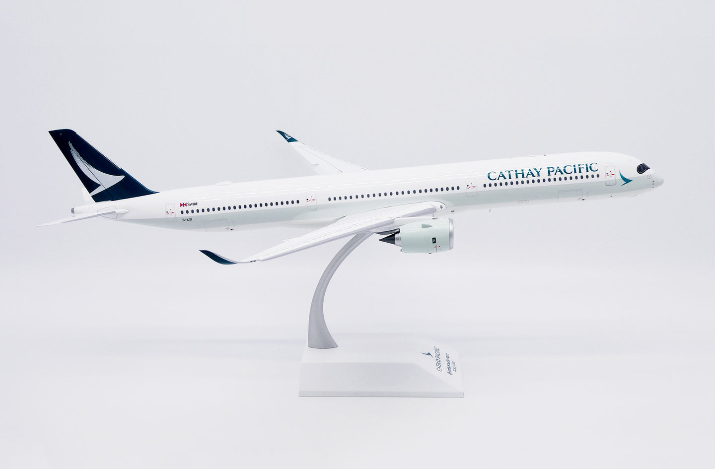 JC WINGS A350-1000XWB CATHAY PACIFIC "KAI TAK LOW PASS" (FLAPS DOWN) REG: B-LXI