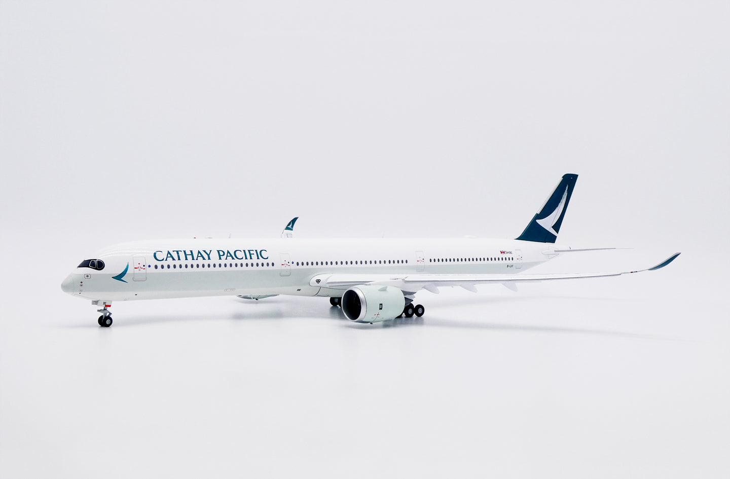 JC WINGS A350-1000XWB CATHAY PACIFIC "KAI TAK LOW PASS" (FLAPS DOWN) REG: B-LXI