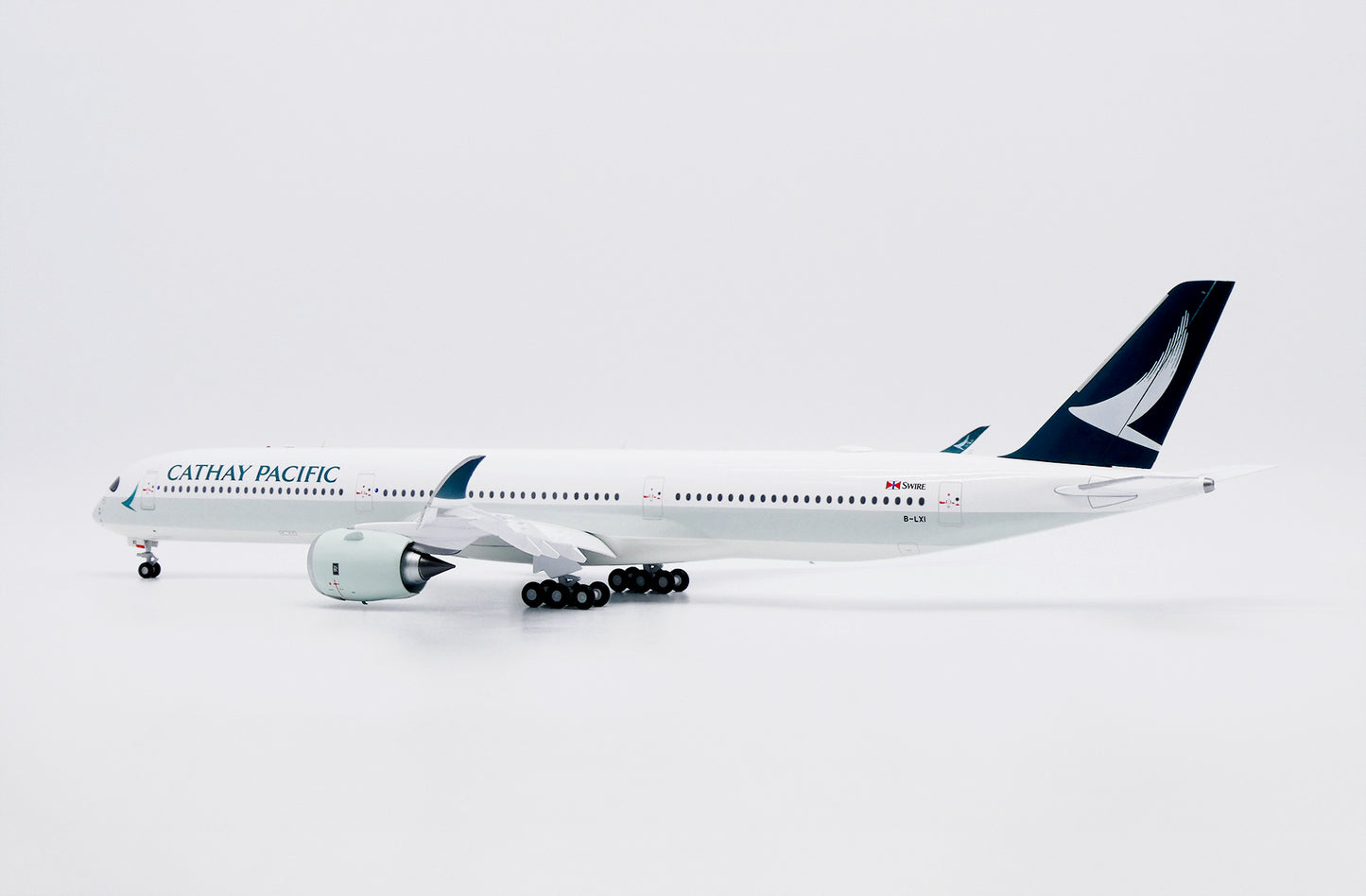 JC WINGS A350-1000XWB CATHAY PACIFIC "KAI TAK LOW PASS" (FLAPS DOWN) REG: B-LXI