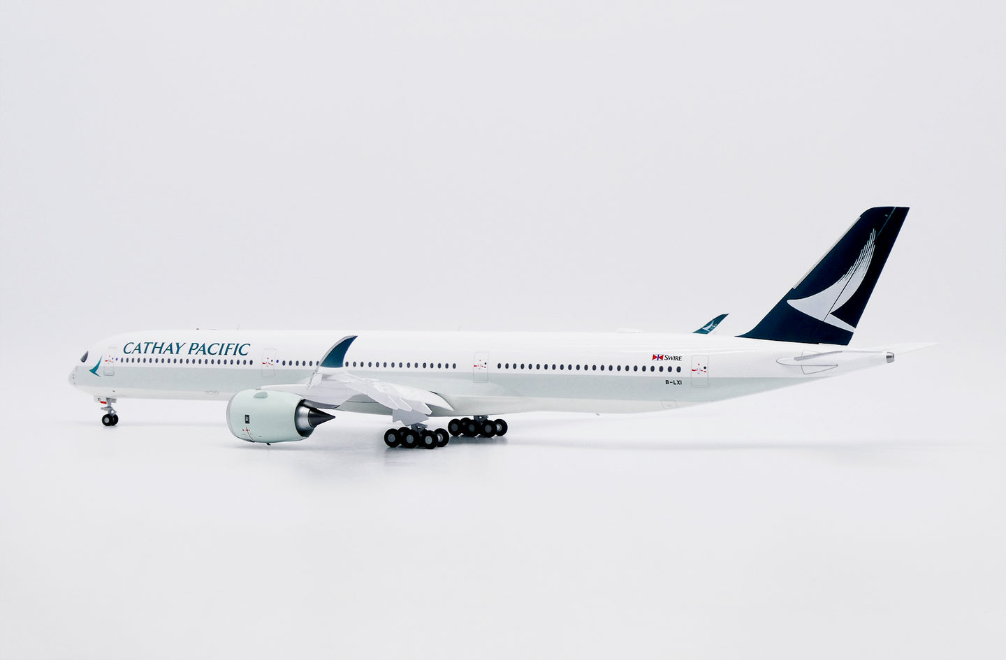 JC WINGS A350-1000XWB CATHAY PACIFIC "KAI TAK LOW PASS" (FLAPS DOWN) REG: B-LXI