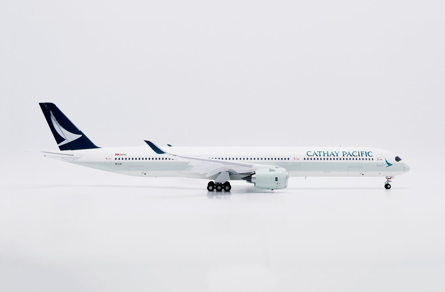 JC WINGS A350-1000XWB CATHAY PACIFIC "KAI TAK LOW PASS" (FLAPS DOWN) REG: B-LXI