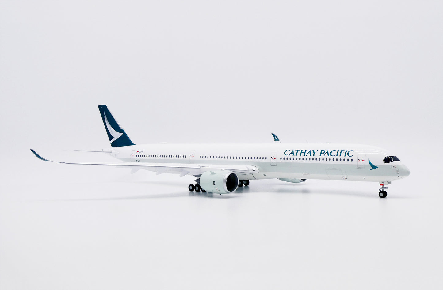 JC WINGS A350-1000XWB CATHAY PACIFIC "KAI TAK LOW PASS" (FLAPS DOWN) REG: B-LXI