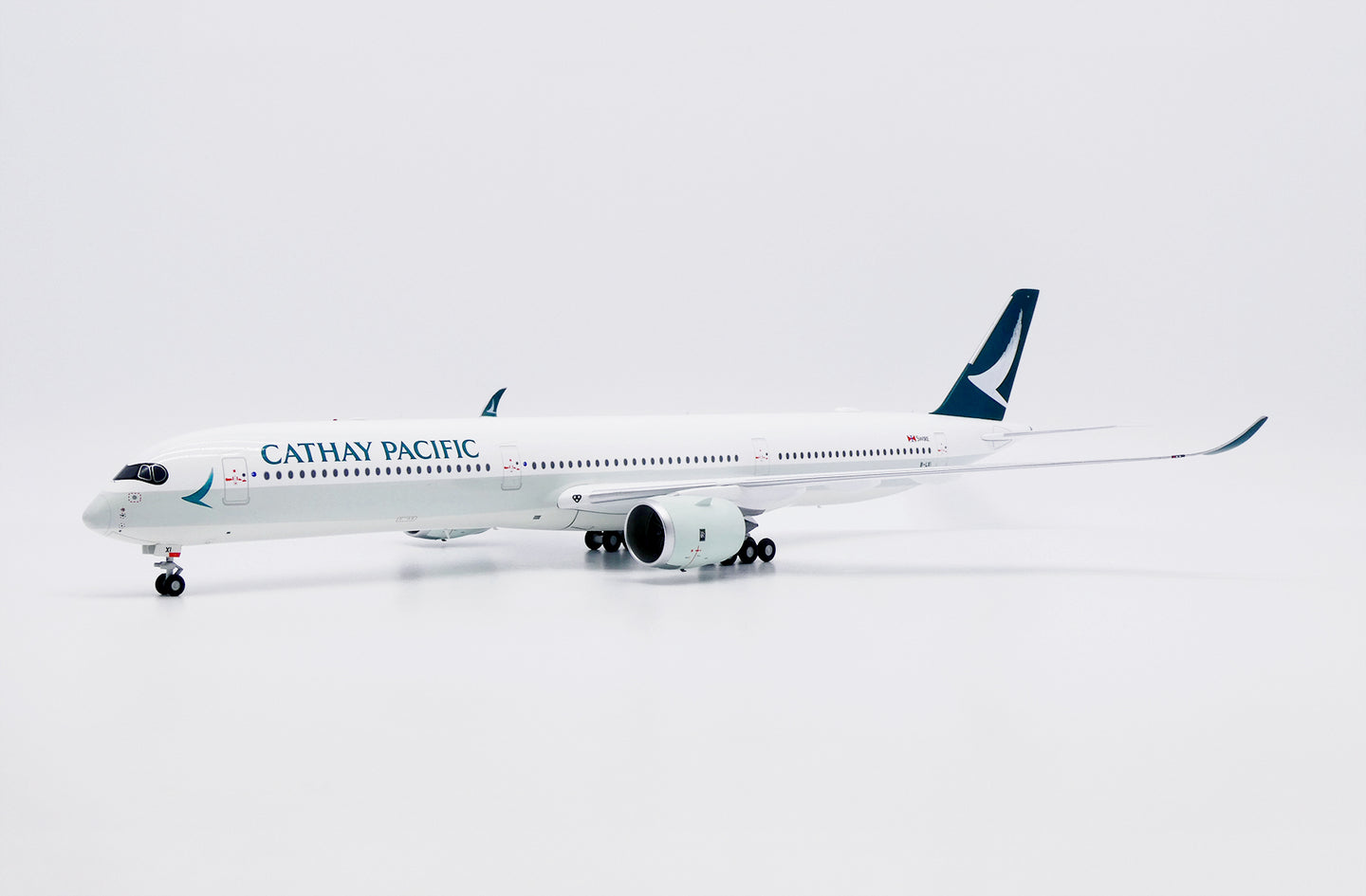 JC WINGS SA2110 1/200 A350-1000XWB CATHAY PACIFIC "KAI TAK LOW PASS" REG: B-LXI