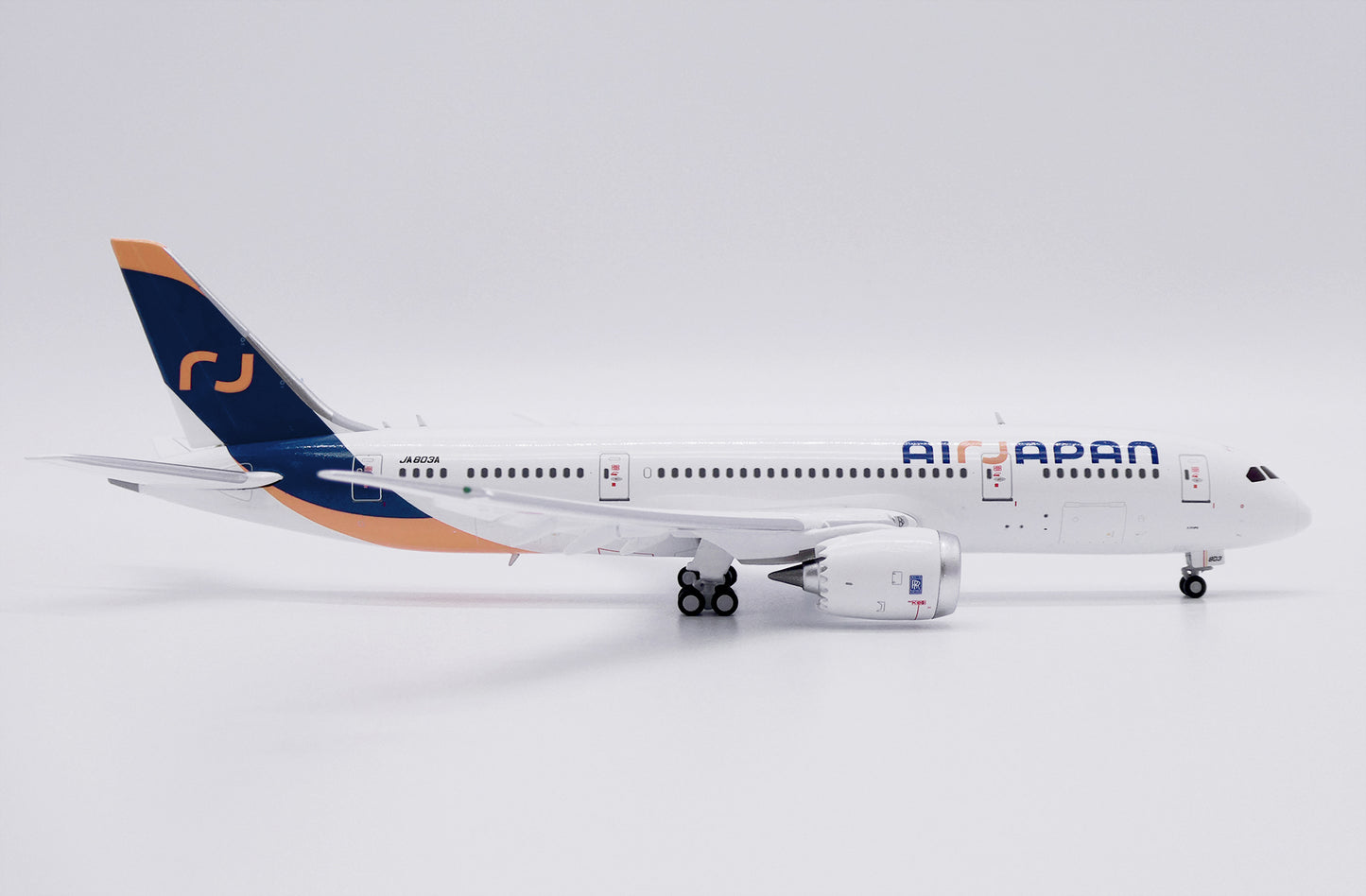JC WINGS B787-8 DREAMLINER AIR JAPAN (FLAPS DOWN) REG: JA803A