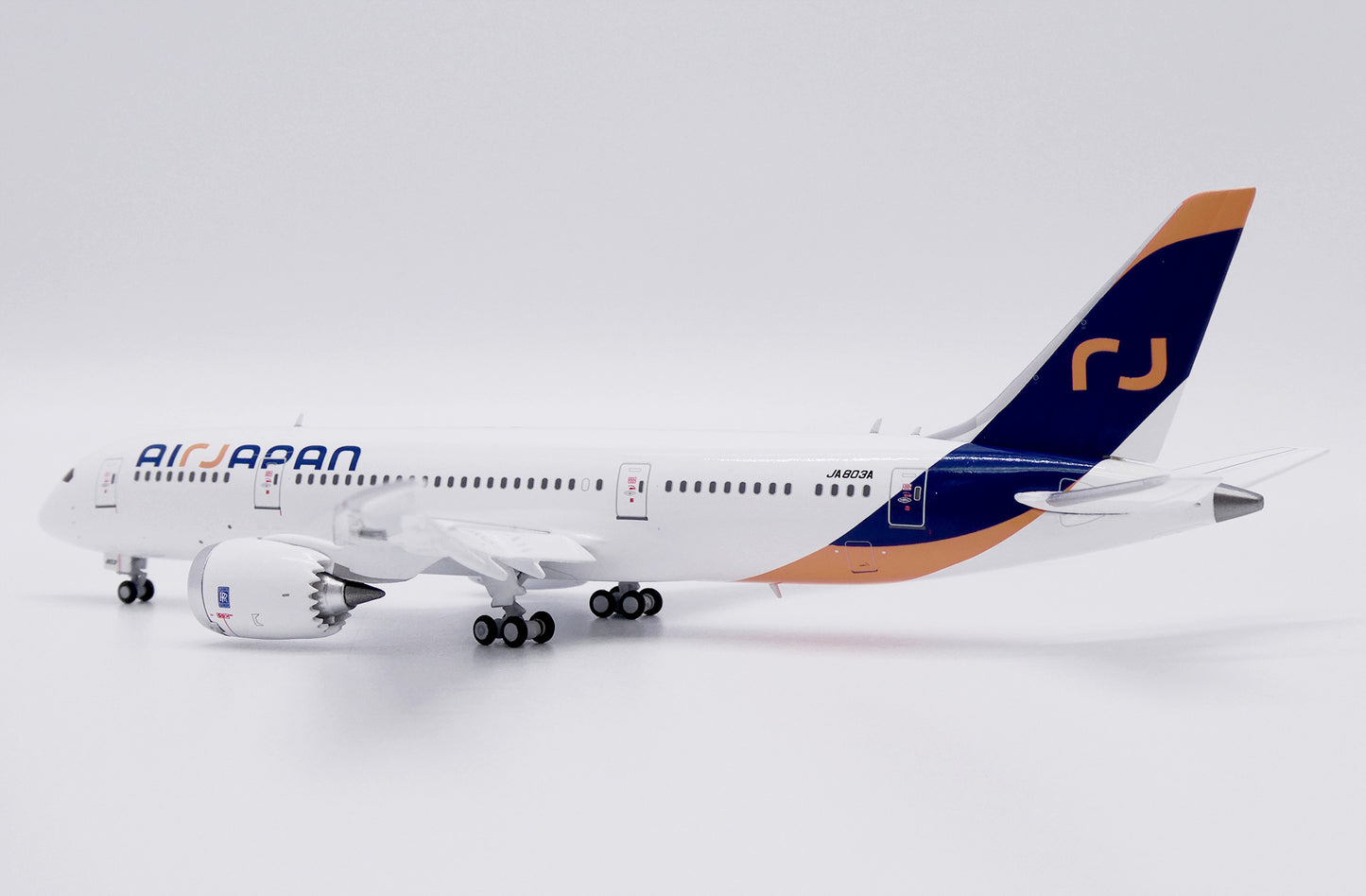 JC WINGS B787-8 DREAMLINER AIR JAPAN (FLAPS DOWN) REG: JA803A