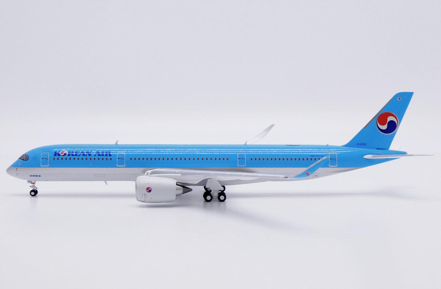 JC WINGS A350-900XWB KOREAN AIR REG: HL8598