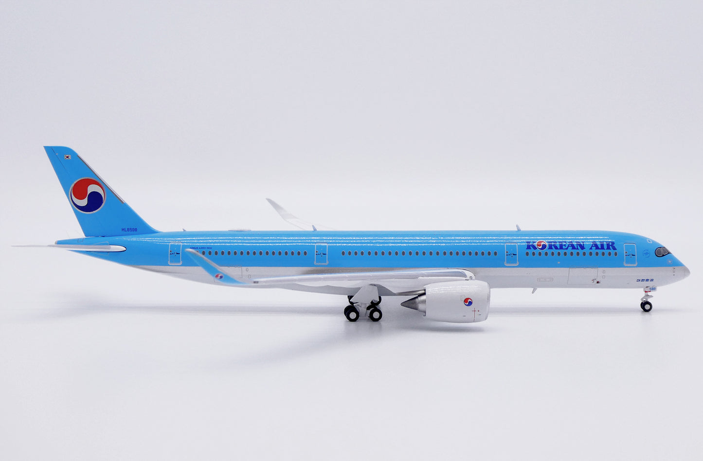 JC WINGS A350-900XWB KOREAN AIR REG: HL8598