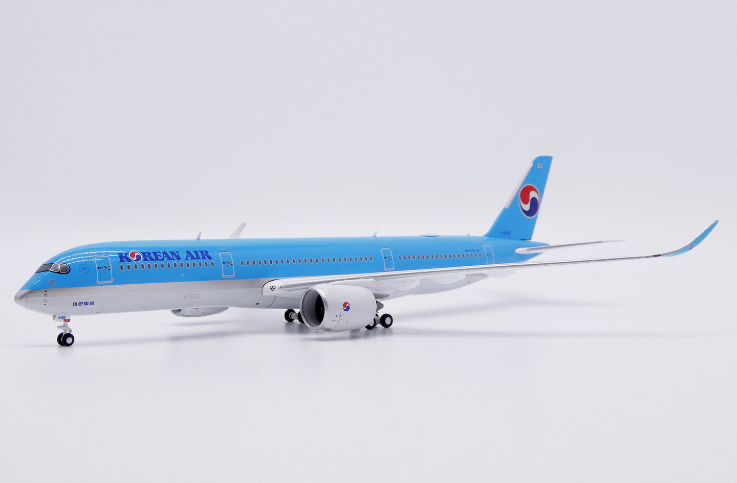 JC WINGS A350-900XWB KOREAN AIR REG: HL8598