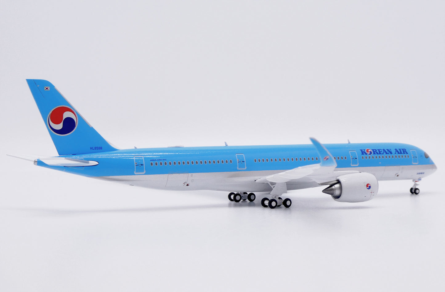 JC WINGS A350-900XWB KOREAN AIR REG: HL8598