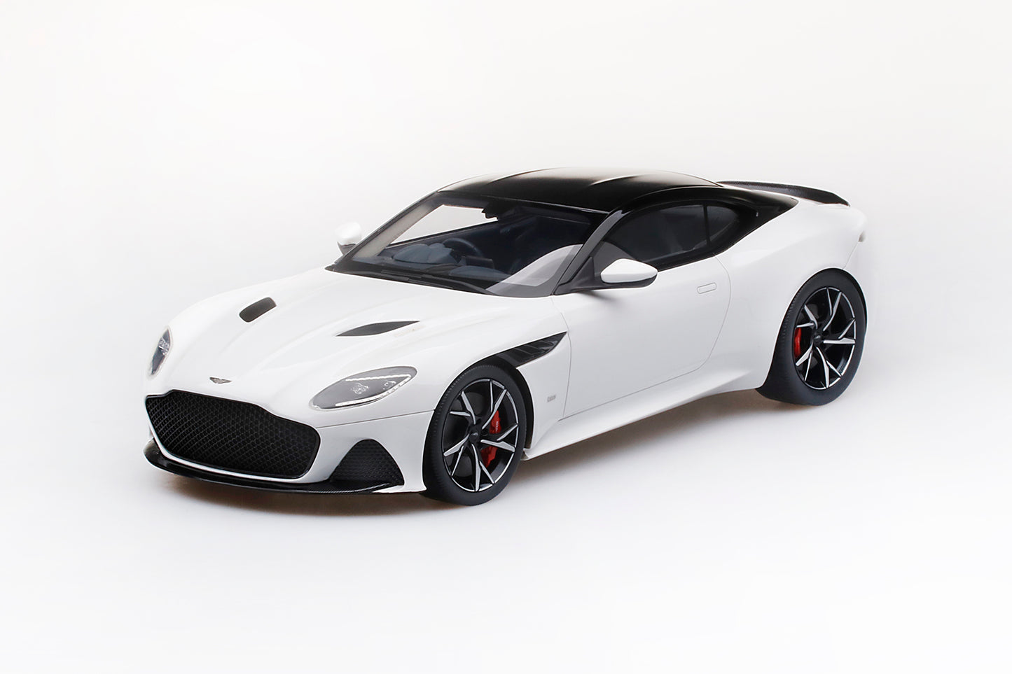TOPSPEED ASTON MARTIN DBS SUPPERLEGGERA STRATUS WHITE