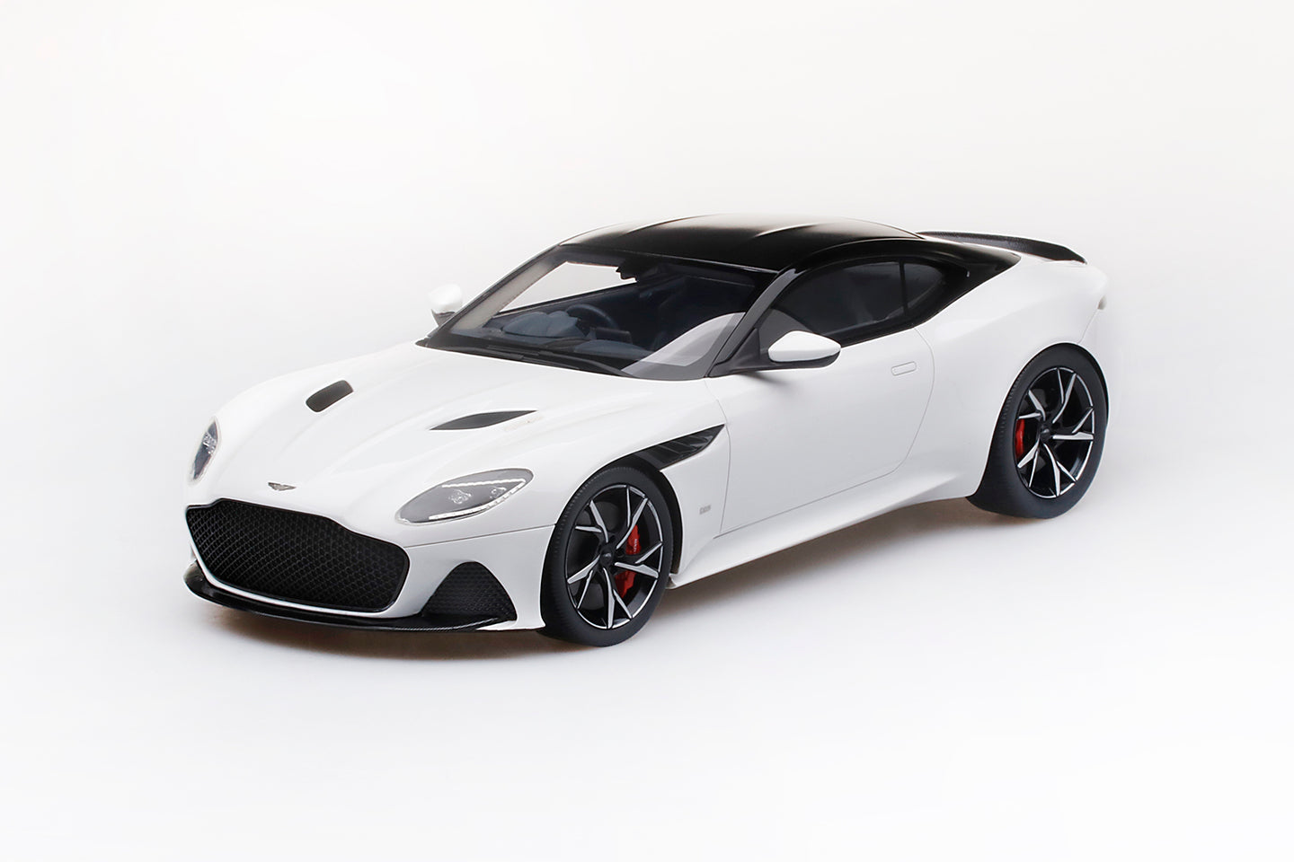 TOPSPEED ASTON MARTIN DBS SUPPERLEGGERA STRATUS WHITE