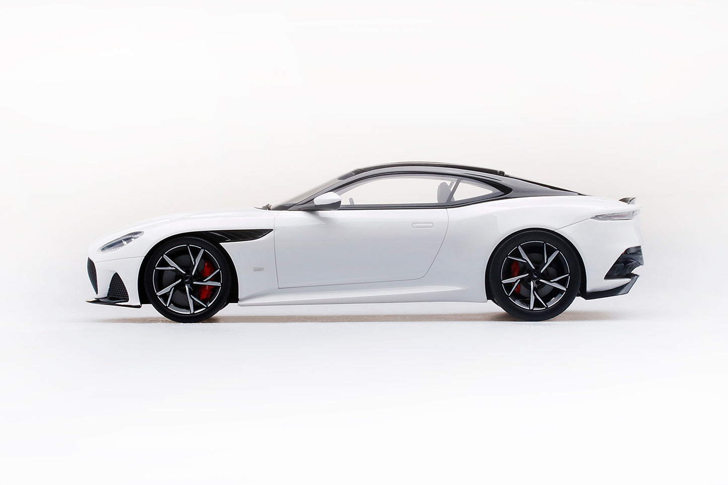 TOPSPEED ASTON MARTIN DBS SUPPERLEGGERA STRATUS WHITE