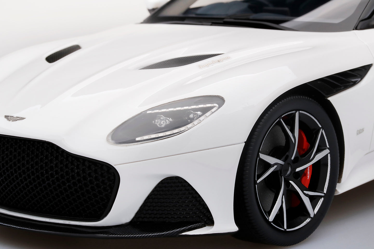 TOPSPEED ASTON MARTIN DBS SUPPERLEGGERA STRATUS WHITE